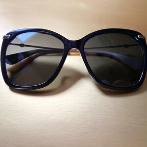GUCCI Black Rim and Black lens sunglasses with Beige and Gold temples and detail
